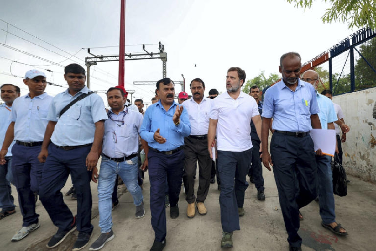 Rahul Gandhi meets with railway loco pilots who express concerns about inadequate rest.