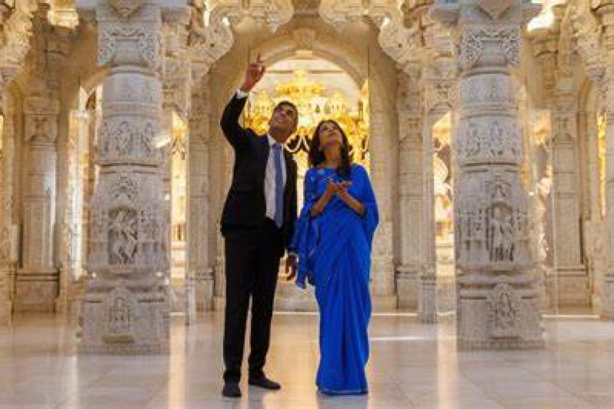 Photos: UK PM Rishi Sunak and Wife Akshata Murty Visit London's Neasden Temple During Campaign Trail