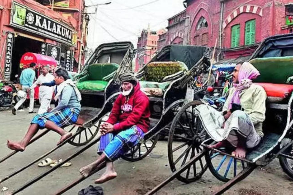 Rickshaw pullers from 'Mini Bangladesh' are bearing the consequences of the turmoil in Bangladesh and are now seeking alternative employment opportunities.